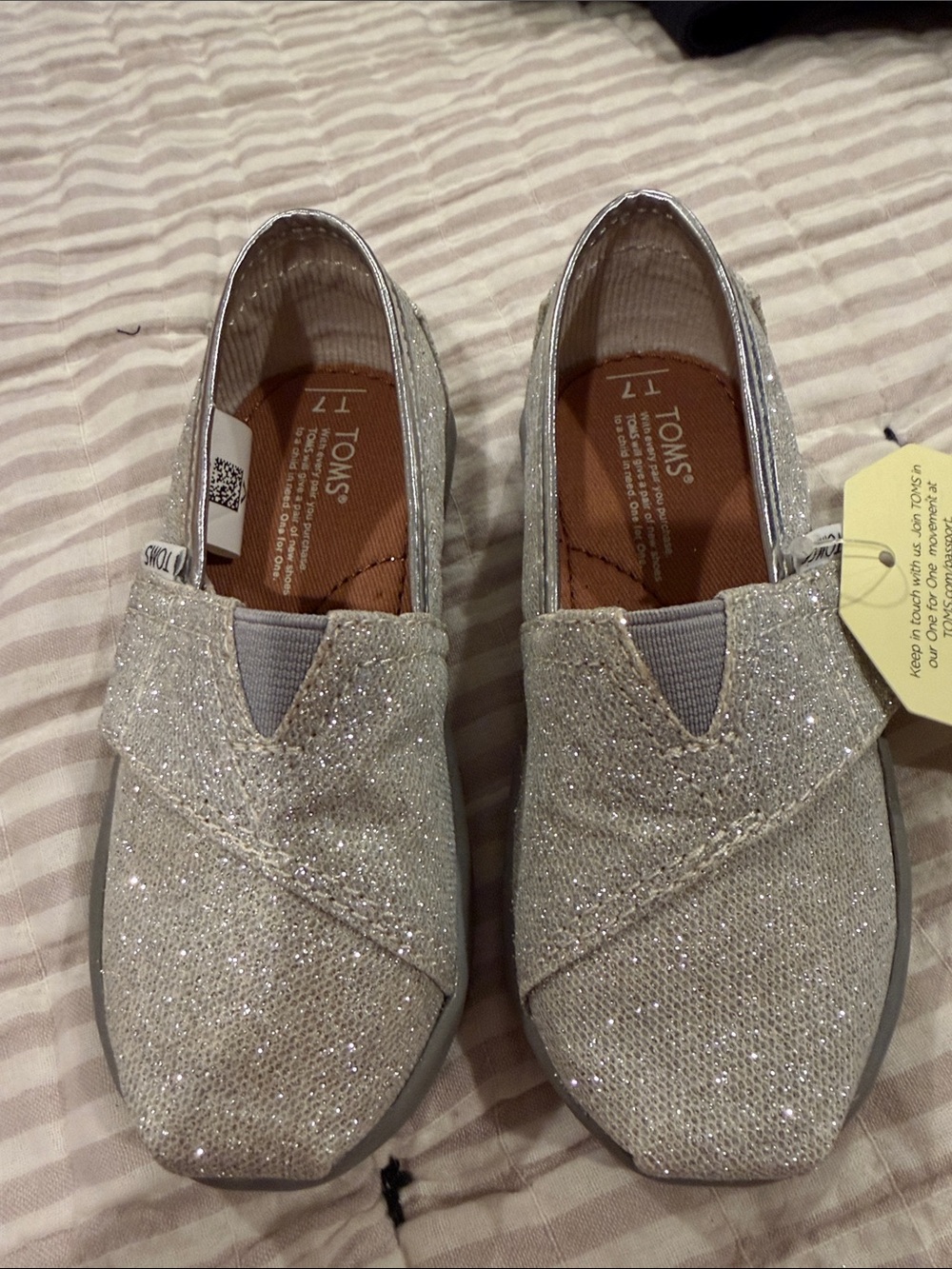 Toms Kids Glitter Slip-On Sneakers in Silver